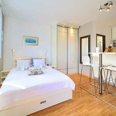 Studio Apartment Vesna Krk Town Exterior foto