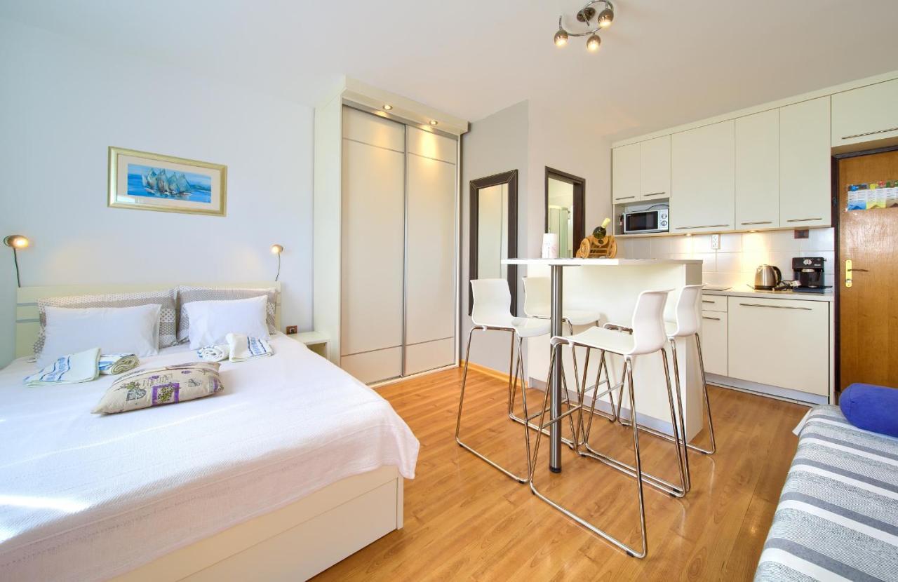 Studio Apartment Vesna Krk Town Exterior foto